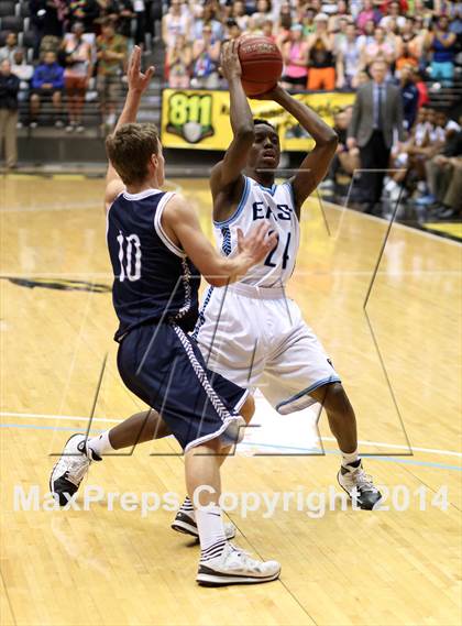 Thumbnail 1 in East vs. Blue Valley North (KSHSAA 6A Quarterfinal) photogallery.