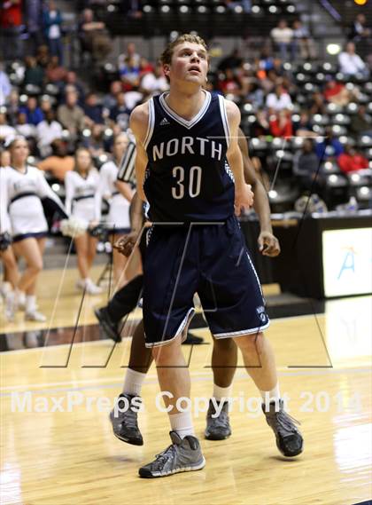 Thumbnail 1 in East vs. Blue Valley North (KSHSAA 6A Quarterfinal) photogallery.