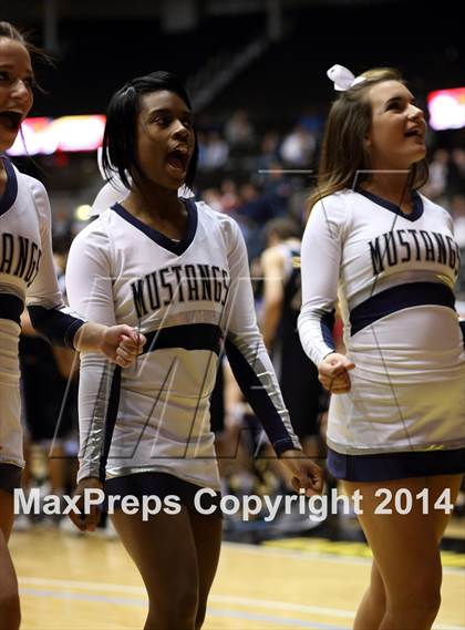 Thumbnail 3 in East vs. Blue Valley North (KSHSAA 6A Quarterfinal) photogallery.