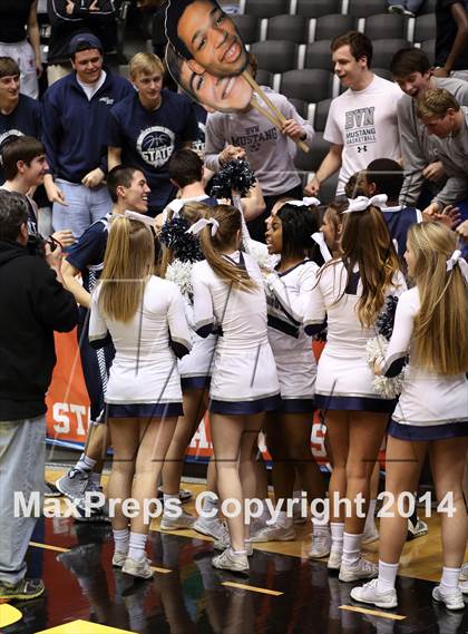 Thumbnail 3 in East vs. Blue Valley North (KSHSAA 6A Quarterfinal) photogallery.