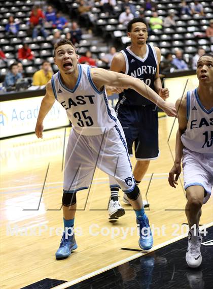 Thumbnail 1 in East vs. Blue Valley North (KSHSAA 6A Quarterfinal) photogallery.