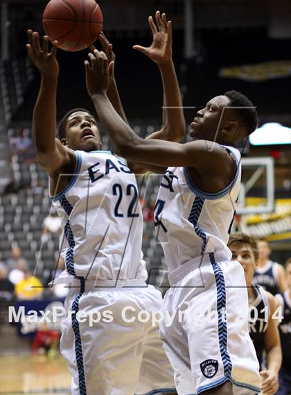Thumbnail 2 in East vs. Blue Valley North (KSHSAA 6A Quarterfinal) photogallery.