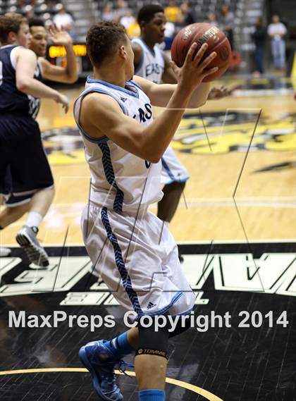 Thumbnail 3 in East vs. Blue Valley North (KSHSAA 6A Quarterfinal) photogallery.