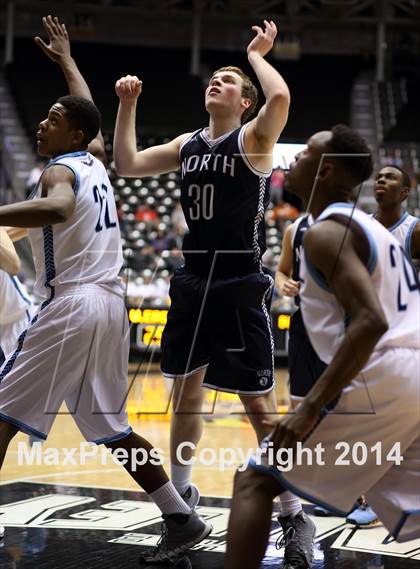 Thumbnail 1 in East vs. Blue Valley North (KSHSAA 6A Quarterfinal) photogallery.