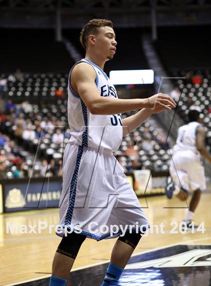 Thumbnail 2 in East vs. Blue Valley North (KSHSAA 6A Quarterfinal) photogallery.