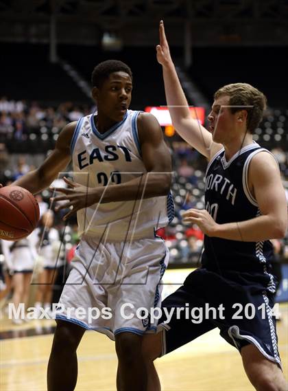 Thumbnail 3 in East vs. Blue Valley North (KSHSAA 6A Quarterfinal) photogallery.