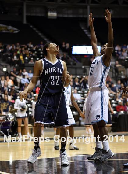 Thumbnail 3 in East vs. Blue Valley North (KSHSAA 6A Quarterfinal) photogallery.