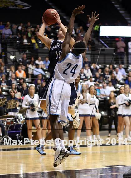 Thumbnail 3 in East vs. Blue Valley North (KSHSAA 6A Quarterfinal) photogallery.