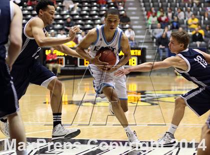 Thumbnail 3 in East vs. Blue Valley North (KSHSAA 6A Quarterfinal) photogallery.