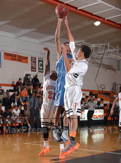Thumbnail 1 in Burbank @ Foothill (Hoops For Human Fund) photogallery.