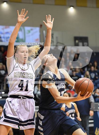 Thumbnail 1 in San Marcos vs. La Costa Canyon (CIF SDS D1 Final) photogallery.