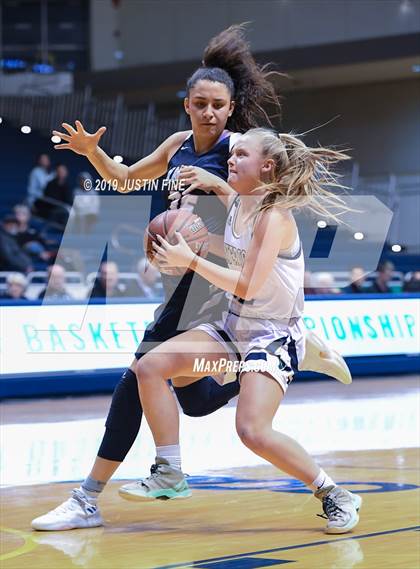 Thumbnail 1 in San Marcos vs. La Costa Canyon (CIF SDS D1 Final) photogallery.
