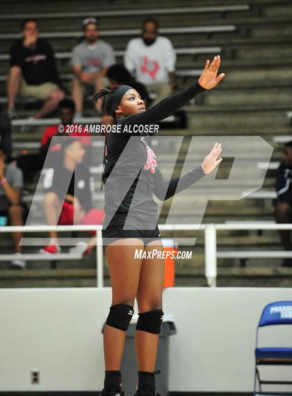 Thumbnail 2 in Goose Creek Memorial vs. Dawson (UIL 6A Area Playoff) photogallery.