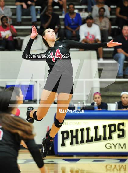 Thumbnail 2 in Goose Creek Memorial vs. Dawson (UIL 6A Area Playoff) photogallery.