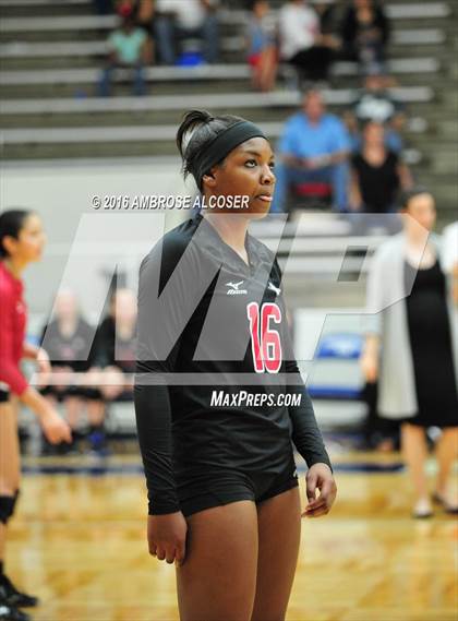 Thumbnail 1 in Goose Creek Memorial vs. Dawson (UIL 6A Area Playoff) photogallery.