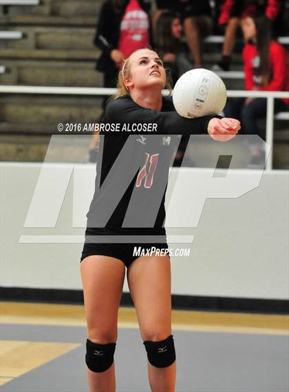 Thumbnail 1 in Goose Creek Memorial vs. Dawson (UIL 6A Area Playoff) photogallery.