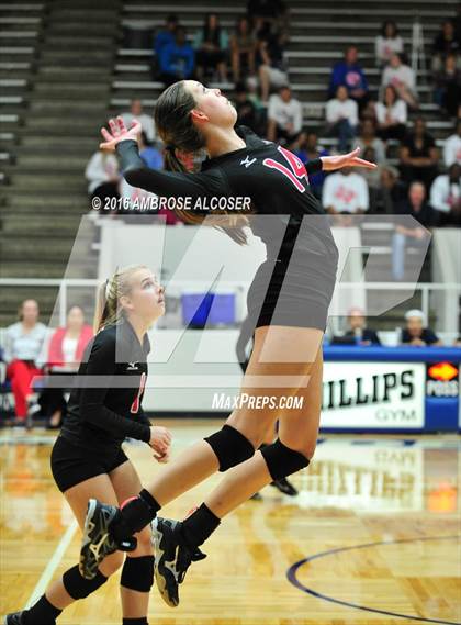 Thumbnail 2 in Goose Creek Memorial vs. Dawson (UIL 6A Area Playoff) photogallery.