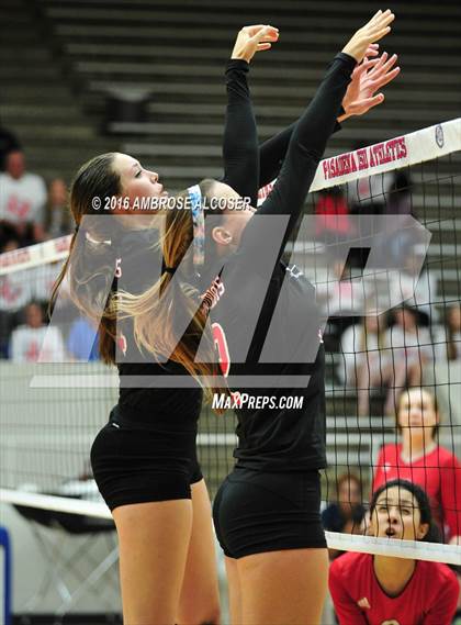 Thumbnail 2 in Goose Creek Memorial vs. Dawson (UIL 6A Area Playoff) photogallery.