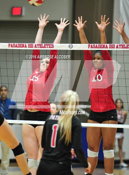 Thumbnail 2 in Goose Creek Memorial vs. Dawson (UIL 6A Area Playoff) photogallery.