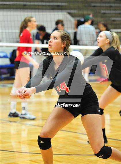 Thumbnail 2 in Goose Creek Memorial vs. Dawson (UIL 6A Area Playoff) photogallery.