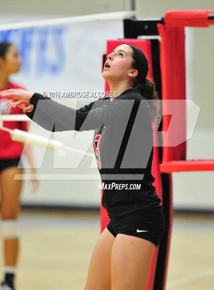 Thumbnail 1 in Goose Creek Memorial vs. Dawson (UIL 6A Area Playoff) photogallery.