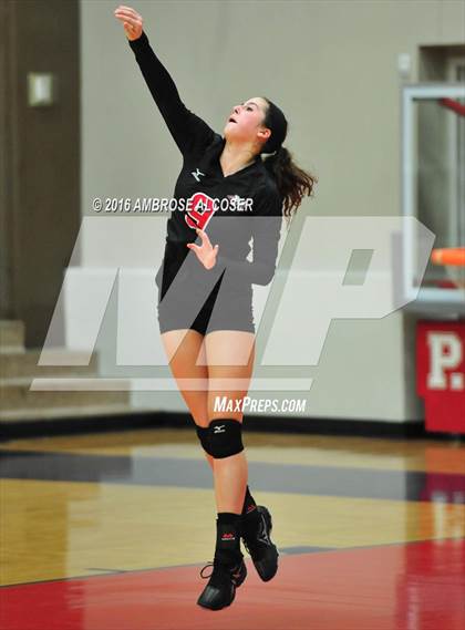 Thumbnail 2 in Goose Creek Memorial vs. Dawson (UIL 6A Area Playoff) photogallery.