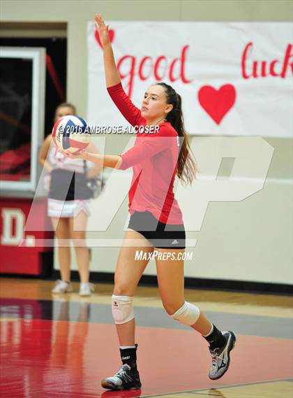 Thumbnail 2 in Goose Creek Memorial vs. Dawson (UIL 6A Area Playoff) photogallery.