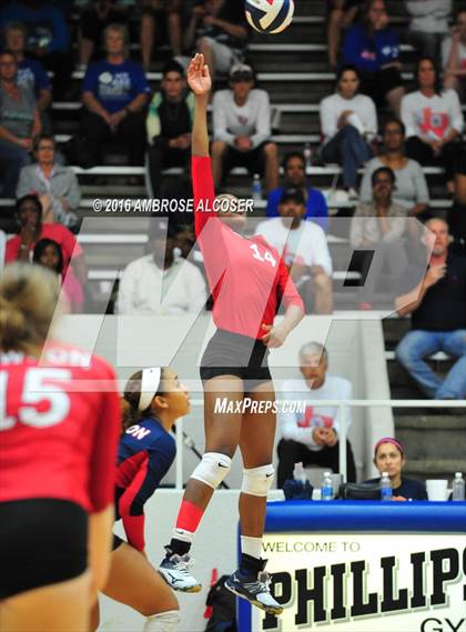 Thumbnail 3 in Goose Creek Memorial vs. Dawson (UIL 6A Area Playoff) photogallery.