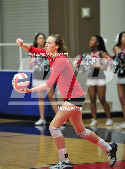 Thumbnail 1 in Goose Creek Memorial vs. Dawson (UIL 6A Area Playoff) photogallery.