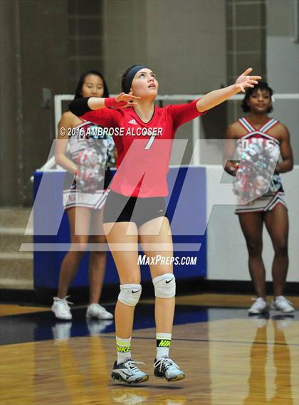 Thumbnail 1 in Goose Creek Memorial vs. Dawson (UIL 6A Area Playoff) photogallery.