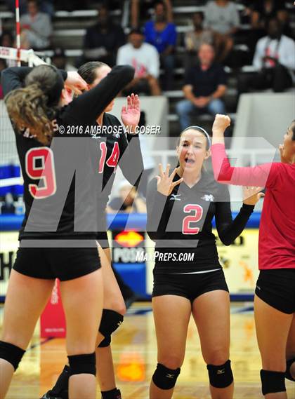 Thumbnail 1 in Goose Creek Memorial vs. Dawson (UIL 6A Area Playoff) photogallery.