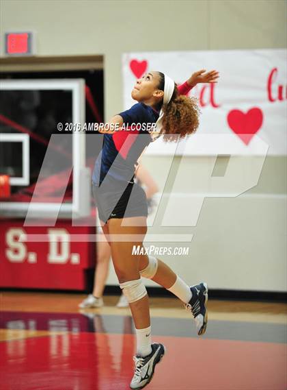 Thumbnail 3 in Goose Creek Memorial vs. Dawson (UIL 6A Area Playoff) photogallery.