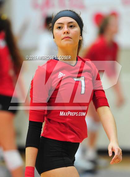 Thumbnail 2 in Goose Creek Memorial vs. Dawson (UIL 6A Area Playoff) photogallery.