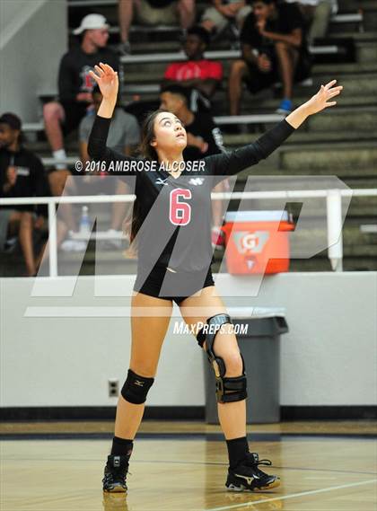 Thumbnail 3 in Goose Creek Memorial vs. Dawson (UIL 6A Area Playoff) photogallery.