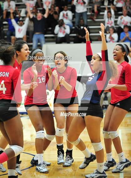Thumbnail 3 in Goose Creek Memorial vs. Dawson (UIL 6A Area Playoff) photogallery.