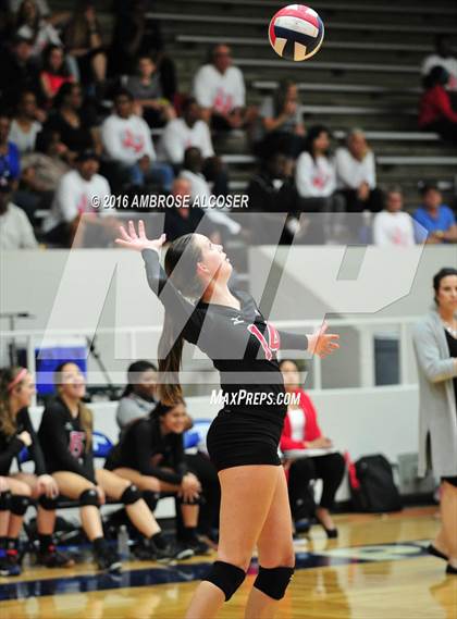 Thumbnail 1 in Goose Creek Memorial vs. Dawson (UIL 6A Area Playoff) photogallery.