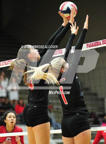 Thumbnail 3 in Goose Creek Memorial vs. Dawson (UIL 6A Area Playoff) photogallery.