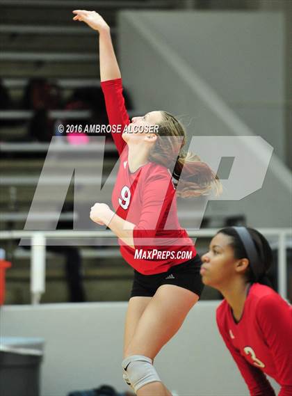Thumbnail 2 in Goose Creek Memorial vs. Dawson (UIL 6A Area Playoff) photogallery.