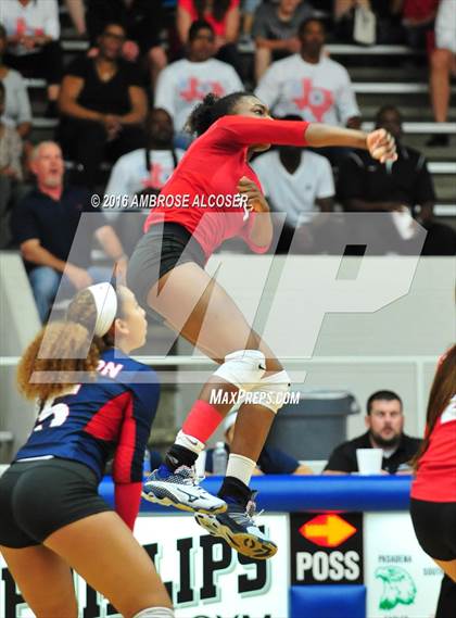 Thumbnail 1 in Goose Creek Memorial vs. Dawson (UIL 6A Area Playoff) photogallery.