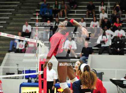Thumbnail 1 in Goose Creek Memorial vs. Dawson (UIL 6A Area Playoff) photogallery.