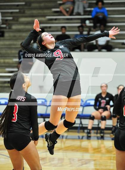 Thumbnail 2 in Goose Creek Memorial vs. Dawson (UIL 6A Area Playoff) photogallery.