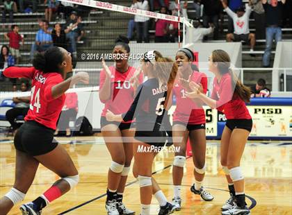 Thumbnail 2 in Goose Creek Memorial vs. Dawson (UIL 6A Area Playoff) photogallery.