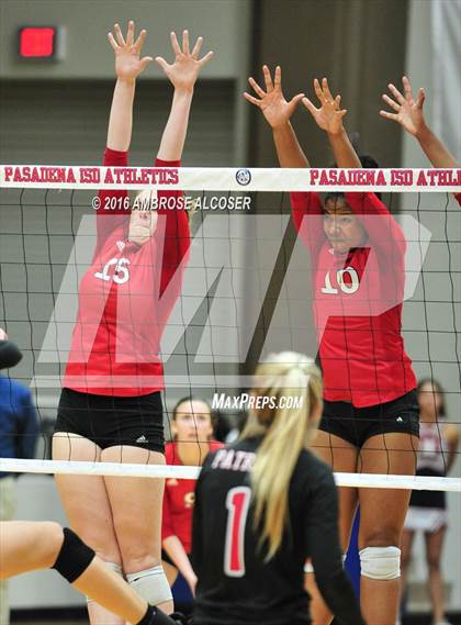 Thumbnail 3 in Goose Creek Memorial vs. Dawson (UIL 6A Area Playoff) photogallery.