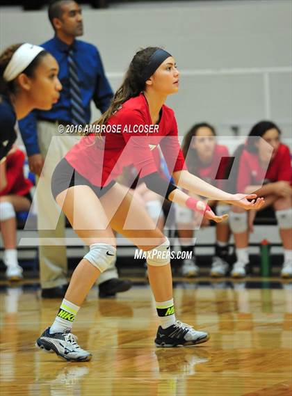 Thumbnail 2 in Goose Creek Memorial vs. Dawson (UIL 6A Area Playoff) photogallery.