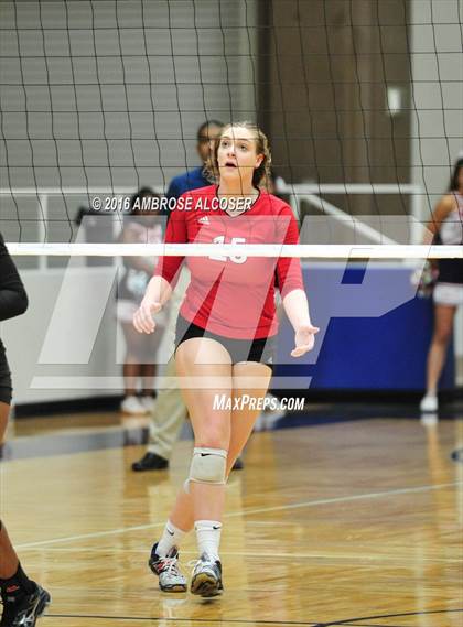 Thumbnail 2 in Goose Creek Memorial vs. Dawson (UIL 6A Area Playoff) photogallery.