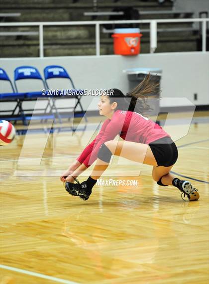 Thumbnail 2 in Goose Creek Memorial vs. Dawson (UIL 6A Area Playoff) photogallery.