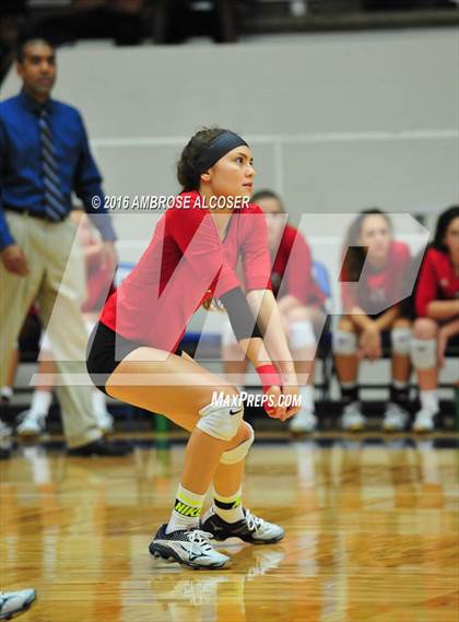 Thumbnail 3 in Goose Creek Memorial vs. Dawson (UIL 6A Area Playoff) photogallery.