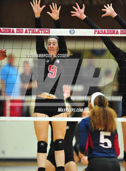 Thumbnail 3 in Goose Creek Memorial vs. Dawson (UIL 6A Area Playoff) photogallery.