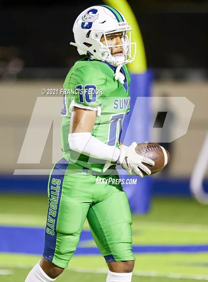 Thumbnail 2 in Sumner vs. Hillsborough (FHSAA 6A Regional Semifinal) photogallery.