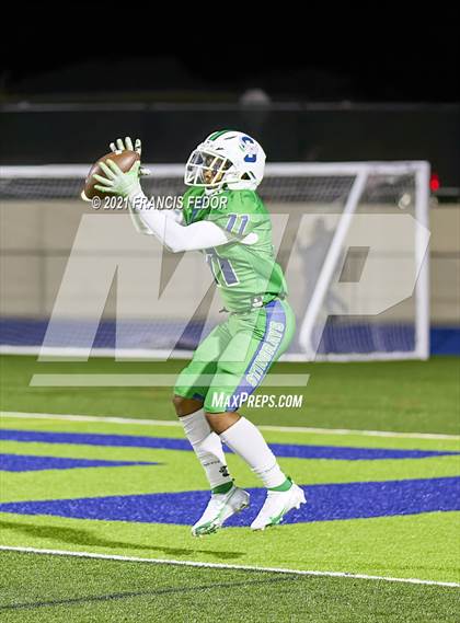Thumbnail 3 in Sumner vs. Hillsborough (FHSAA 6A Regional Semifinal) photogallery.
